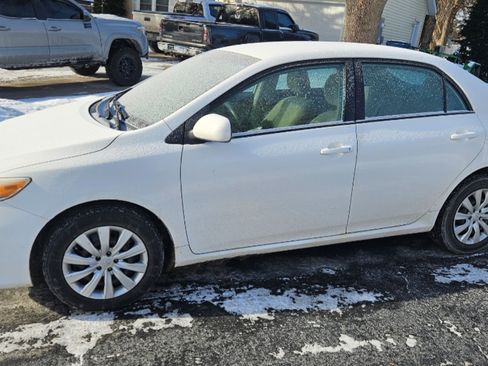 Used 2012 Toyota Corolla LE image 1