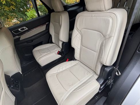 Used 2017 Ford Explorer Platinum image 11