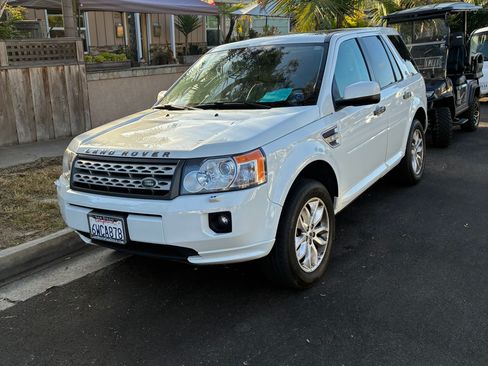 Used 2012 Land Rover LR2 HSE LUX w/ HSE Lux Pkg image 2