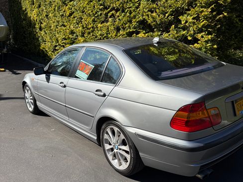 Used 2005 BMW 330xi Sedan image 2