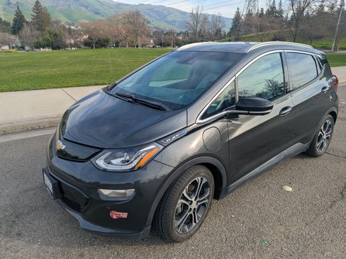 Used 2017 Chevrolet Bolt Premier w/ Driver Confidence II Package image 1
