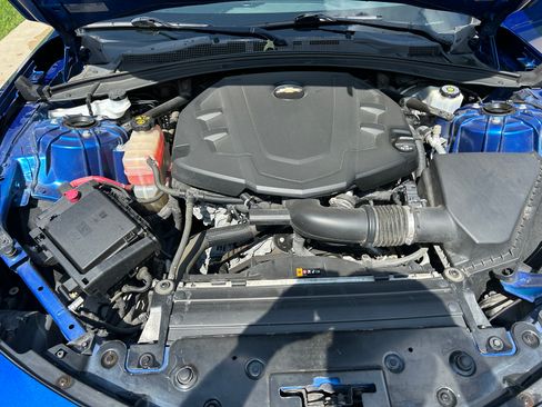 Used 2018 Chevrolet Camaro LT RWD image 11