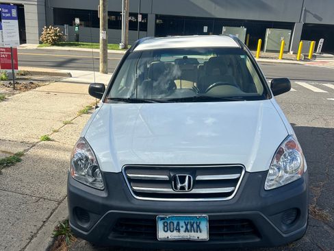 Used 2006 Honda CR-V LX image 2