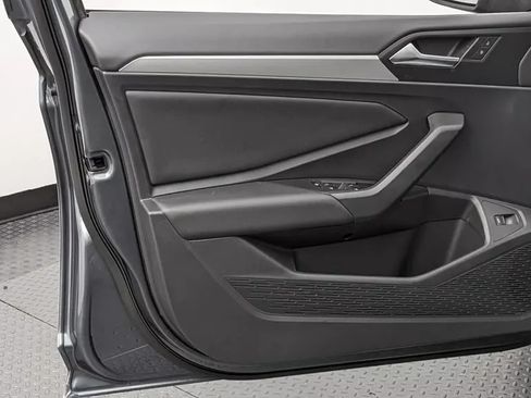 Used 2019 Volkswagen Jetta SE w/ Cold Weather Package image 13