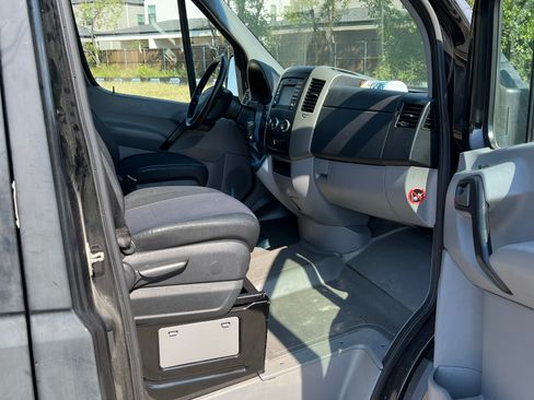 Used 2014 Mercedes-Benz Sprinter 2500 image 13