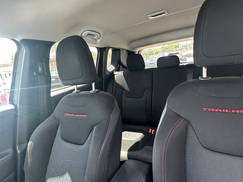 Used 2017 Jeep Renegade Trailhawk image 9