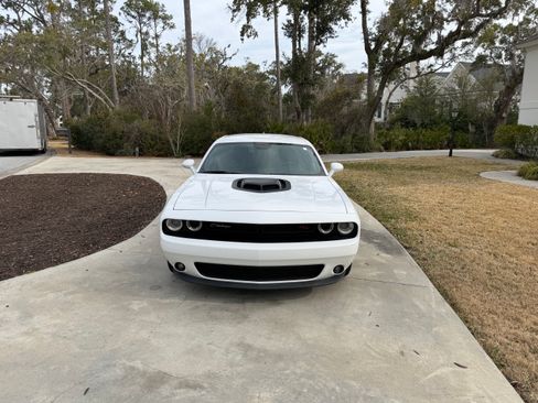 Used 2018 Dodge Challenger R/T image 2