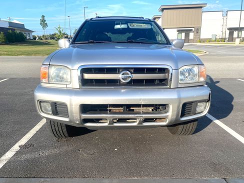 Used 2002 Nissan Pathfinder LE RWD image 1