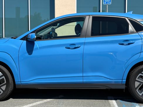 Used 2022 Hyundai Kona SEL w/ Convenience Package FWD image 1
