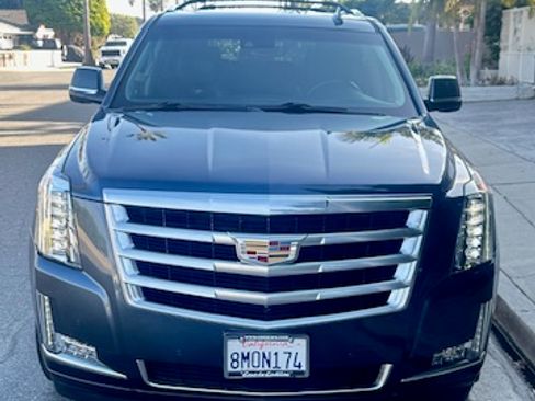 Used 2019 Cadillac Escalade Premium Luxury image 11
