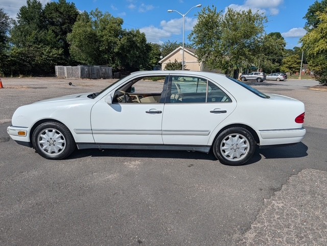 Used 1997 Mercedes-Benz E 320 Sedan image 4