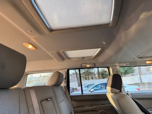 Used 2008 Jeep Commander Sport image 11