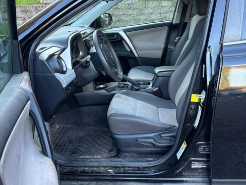 Used 2015 Toyota RAV4 LE image 12