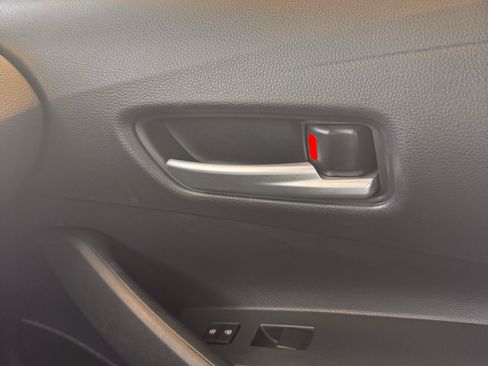 Used 2020 Toyota Corolla LE image 10