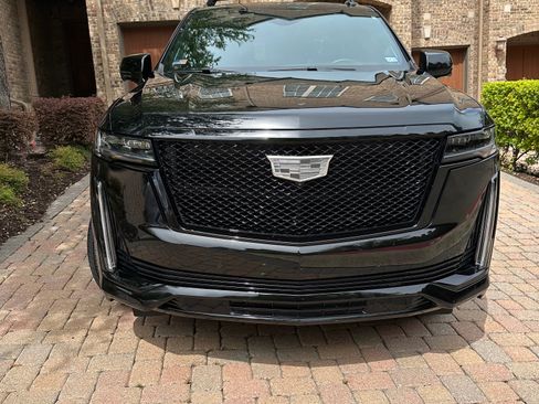 Used 2024 Cadillac Escalade Sport Platinum image 4