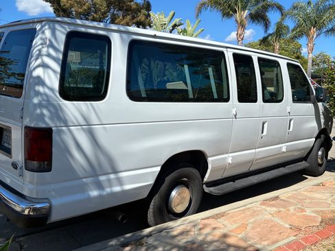 Used 2004 Ford E-350 and Econoline 350 XLT RWD image 6