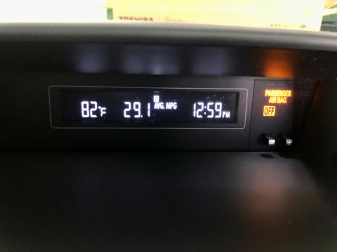 Used 2014 Subaru Impreza 2.0i Premium image 16