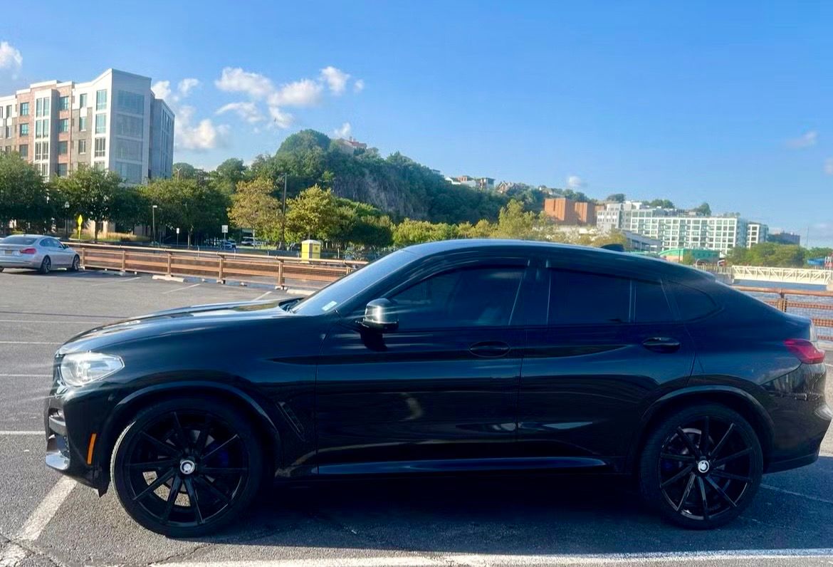 Used 2021 BMW X4 xDrive30i w/ M Sport Package AWD/4WD image 1
