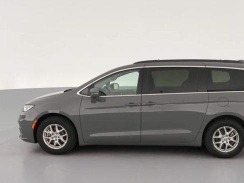 Used 2022 Chrysler Pacifica Touring-L FWD image 4