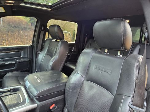 Used 2018 RAM 3500 Laramie Longhorn image 11