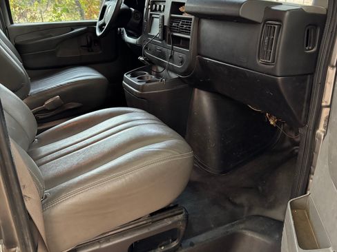 Used 2011 Chevrolet Express 1500 AWD w/ Power Package image 8