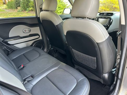 Used 2016 Kia Soul + w/ Primo Package image 19