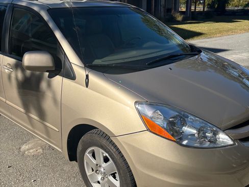 Used 2010 Toyota Sienna XLE Limited image 13