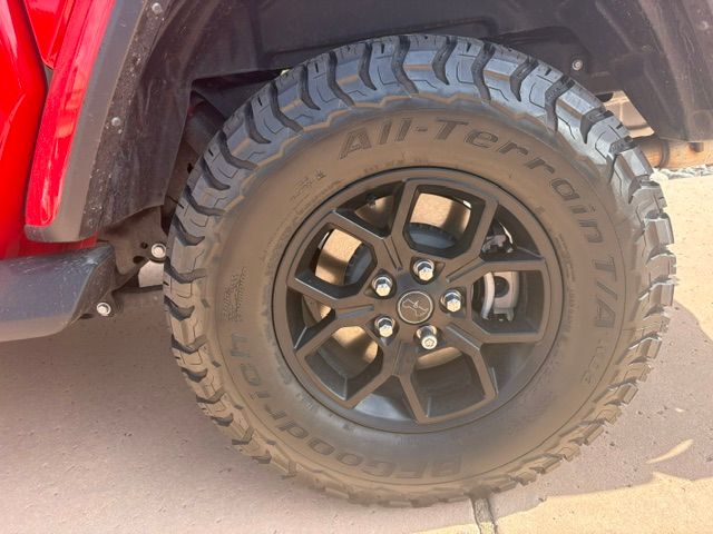 Used 2025 Jeep Gladiator Sport AWD/4WD image 5