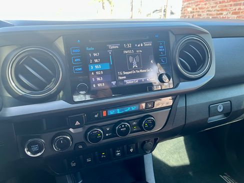 Used 2016 Toyota Tacoma TRD Off-Road image 6