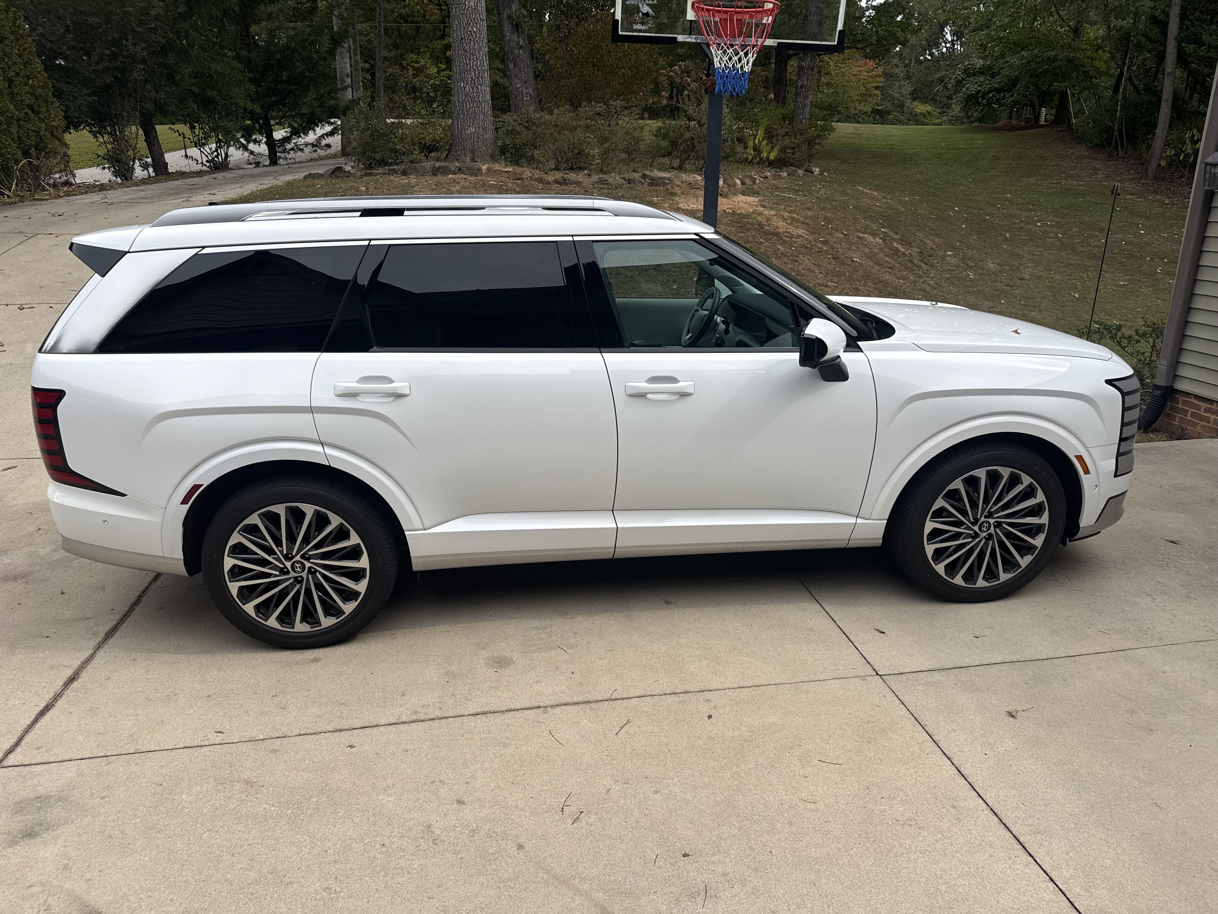 Used 2026 Hyundai Palisade Calligraphy FWD image 2