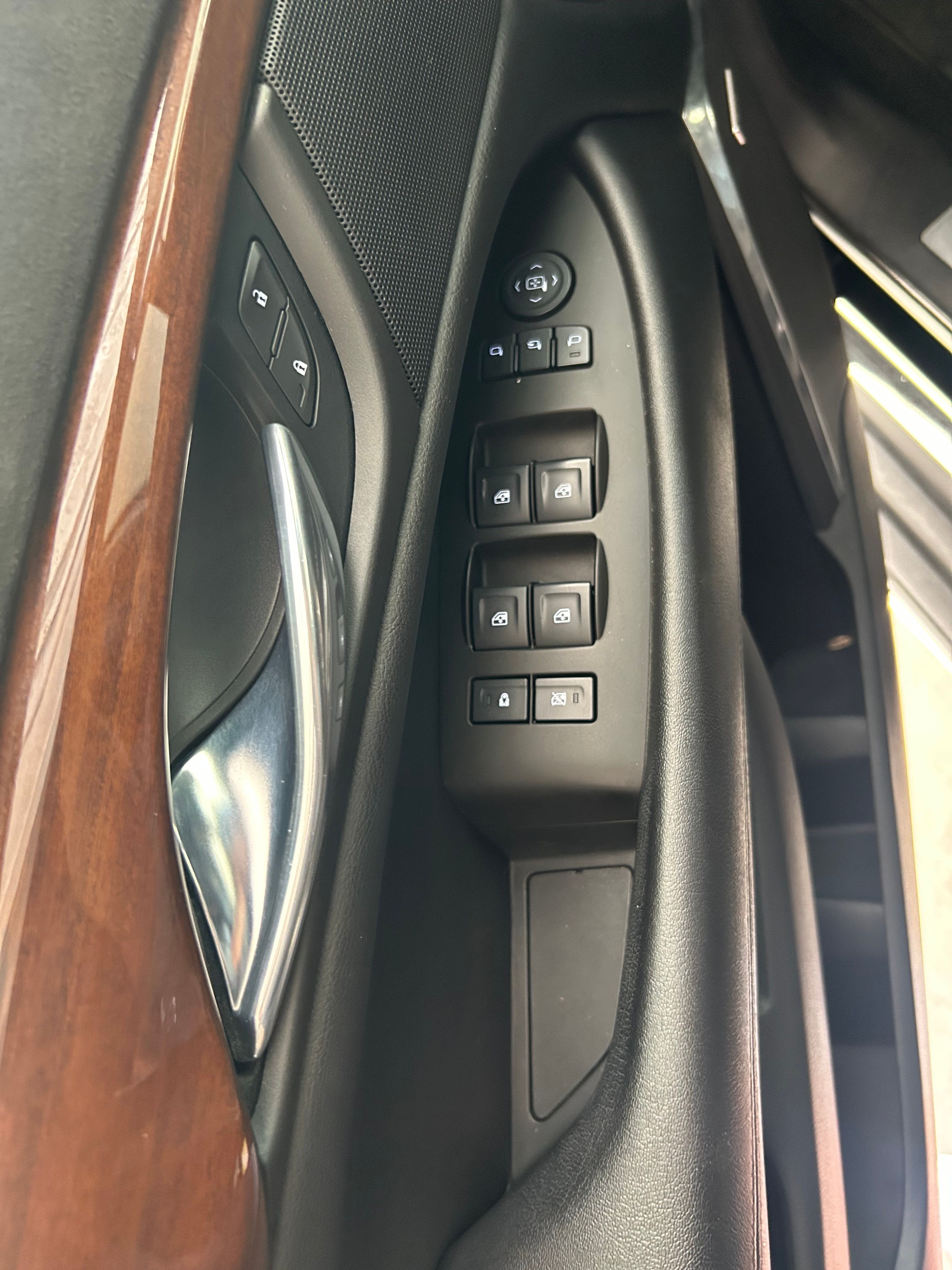 Used 2015 Cadillac Escalade Luxury AWD/4WD image 13