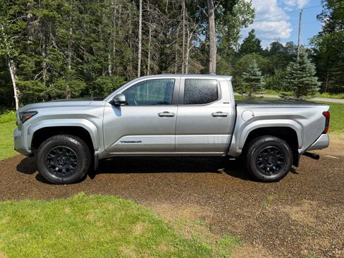 Used 2024 Toyota Tacoma SR5 AWD/4WD image 1
