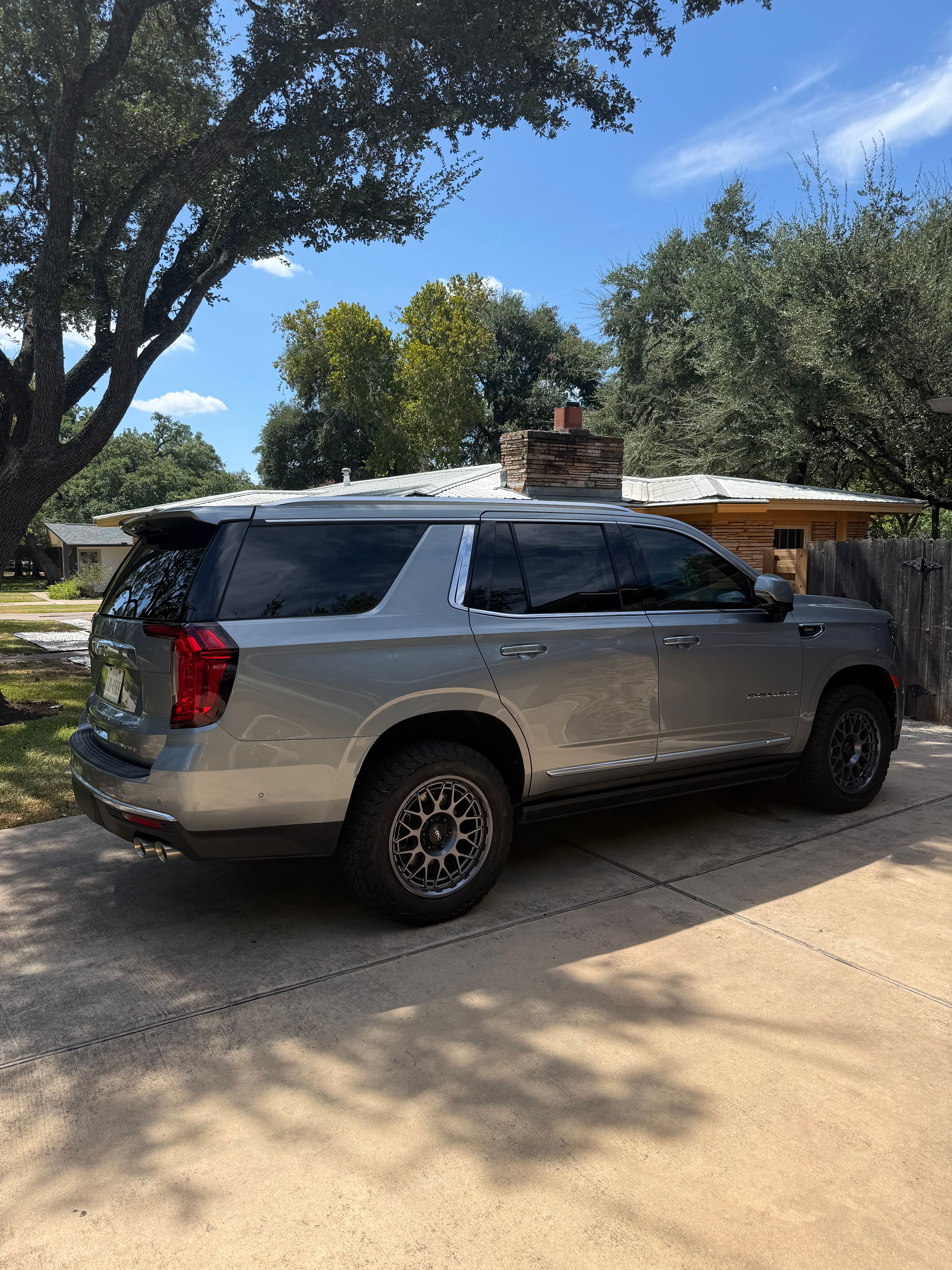Used 2023 GMC Yukon Denali w/ Denali Reserve Package AWD/4WD image 18