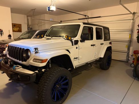 Used 2024 Jeep Wrangler Unlimited AWD/4WD image 14