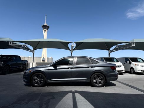 Used 2021 Volkswagen Jetta R-Line image 2