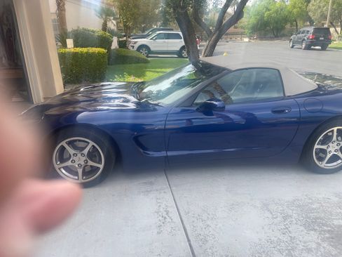Used 2004 Chevrolet Corvette Convertible w/ Preferred Equipment Group RWD image 9