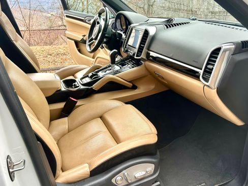 Used 2018 Porsche Cayenne image 11