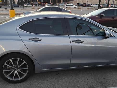 Used 2015 Acura TLX V6 image 2
