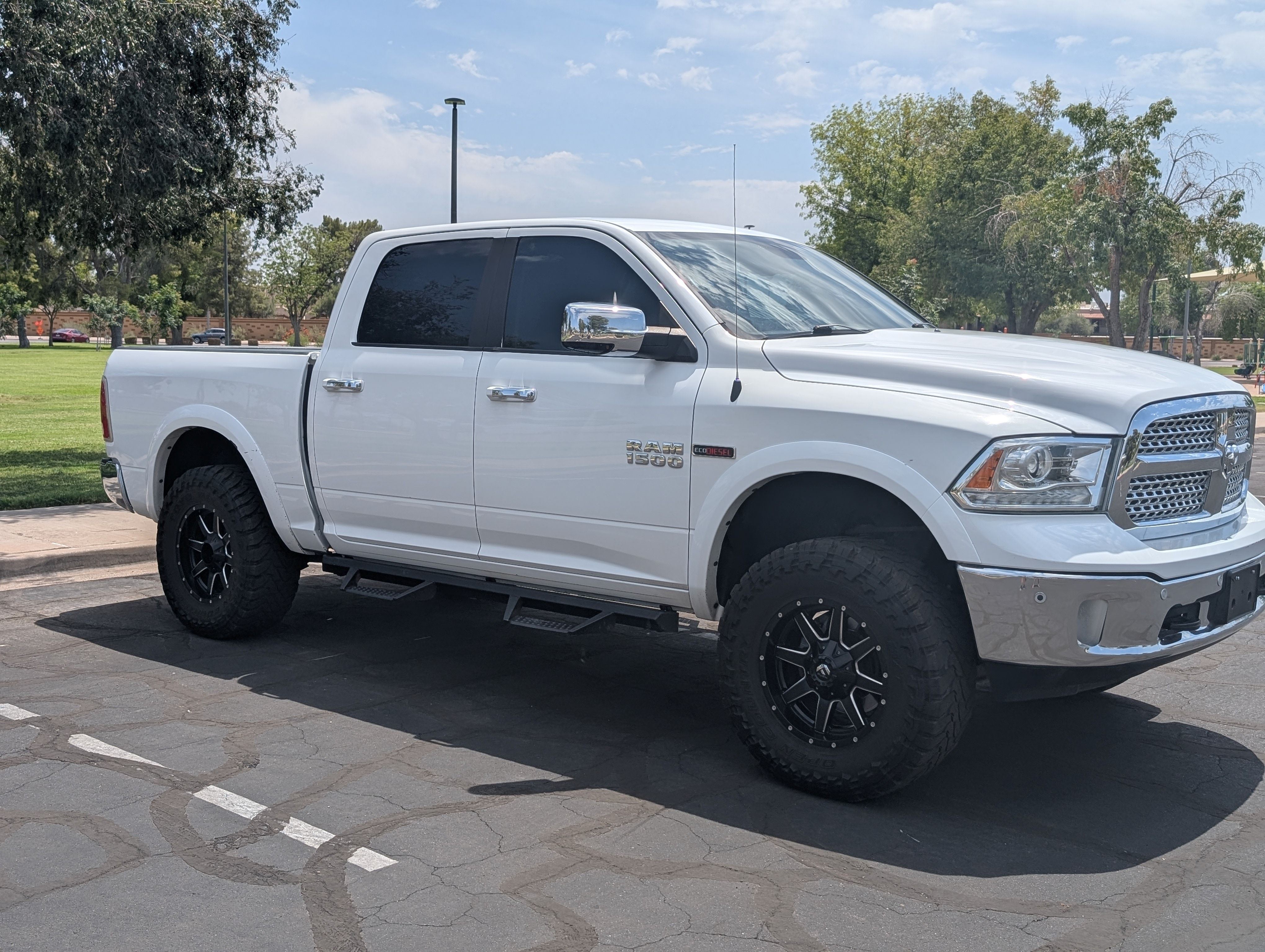 Used 2016 RAM 1500 Laramie w/ Convenience Group AWD/4WD image 1