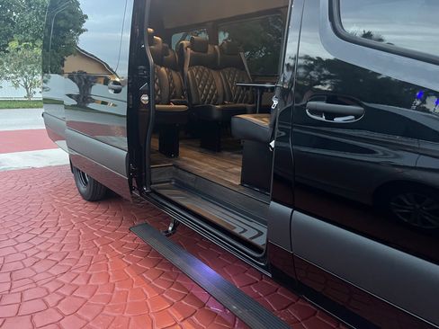 Used 2022 Mercedes-Benz Sprinter 3500 image 28