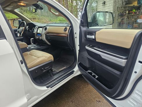 Used 2020 Toyota Tundra Limited w/ Limited Premium Package image 8