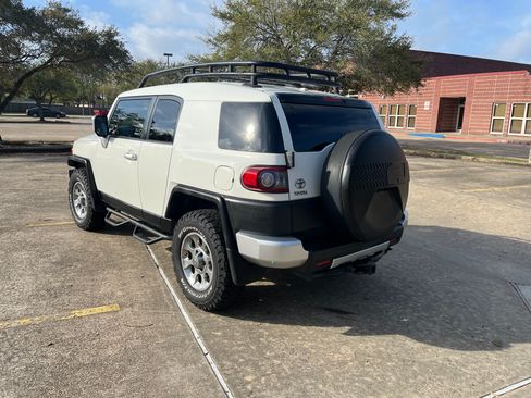 Used 2012 Toyota FJ Cruiser Sport Utility 2D w/ Upgrade Pkg image 12
