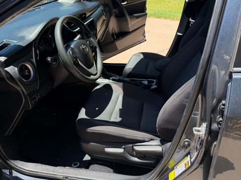 Used 2018 Toyota Corolla LE FWD image 4
