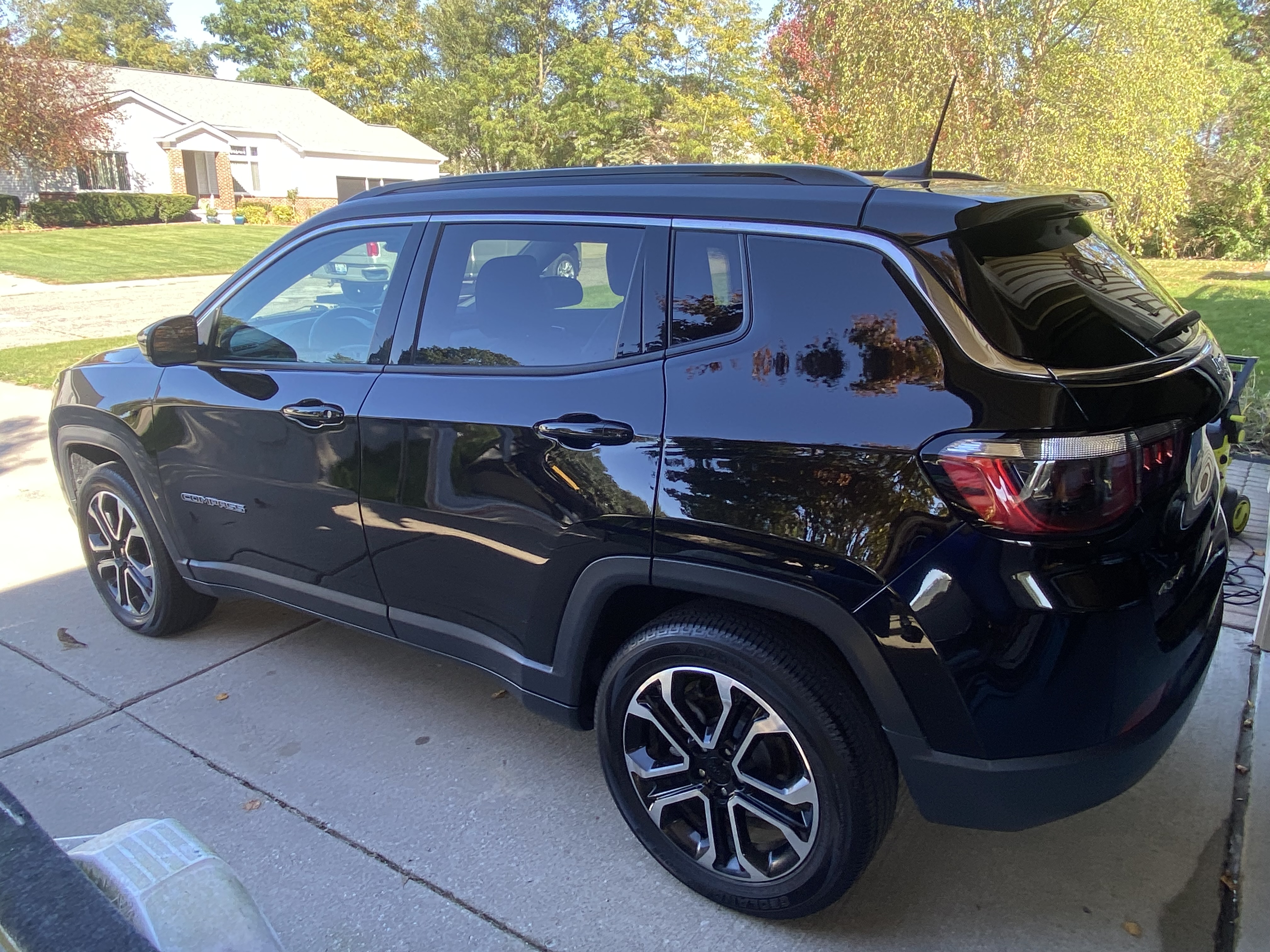 Used 2022 Jeep Compass Limited AWD/4WD image 1