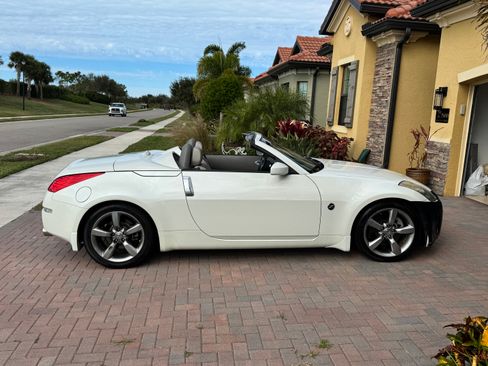 Used 2006 Nissan 350Z Touring image 4