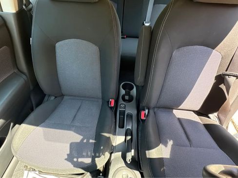 Used 2018 Nissan Versa FWD image 6