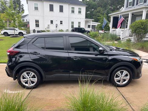 Used 2021 Nissan Kicks S FWD image 8