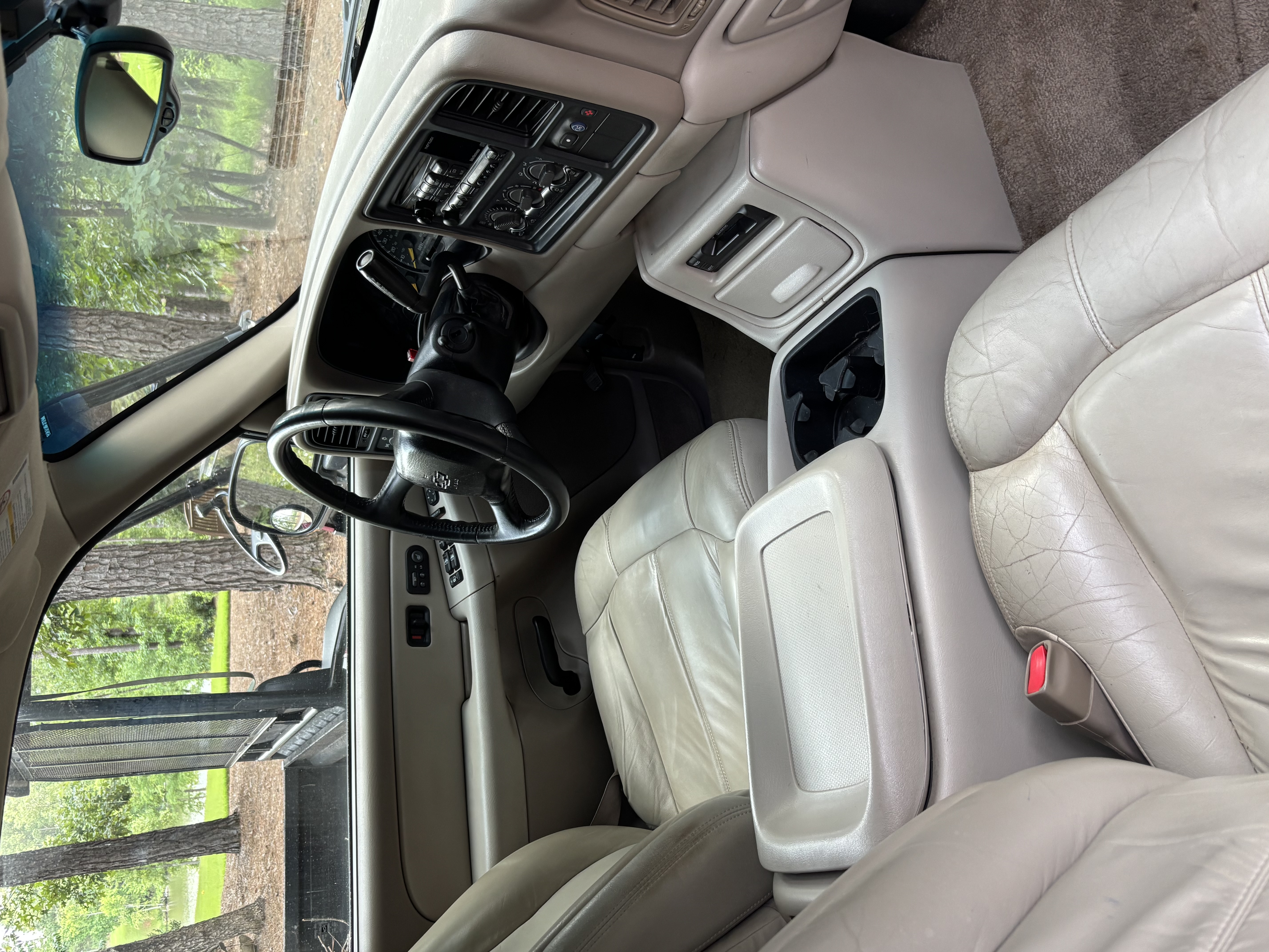 Used 2001 Chevrolet Suburban LT w/ LT Preferred Equipment Group AWD/4WD image 11