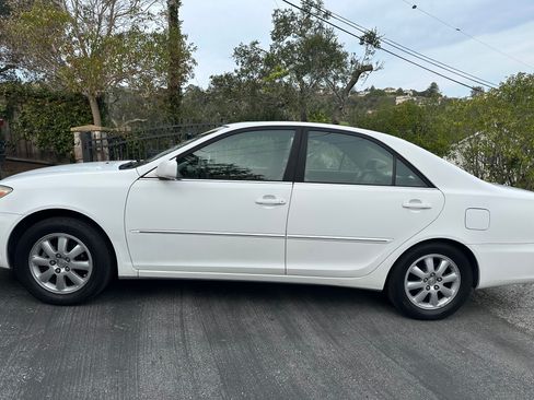 Used 2003 Toyota Camry XLE image 2