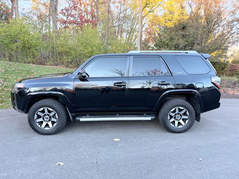 Used 2016 Toyota 4Runner SR5 image 2